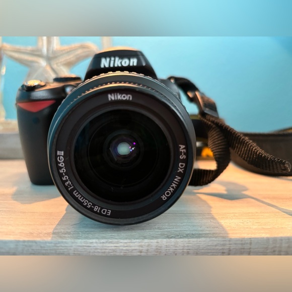 Nikon D40 ED 18-55 mm with bag and accessories - Picture 2 of 9